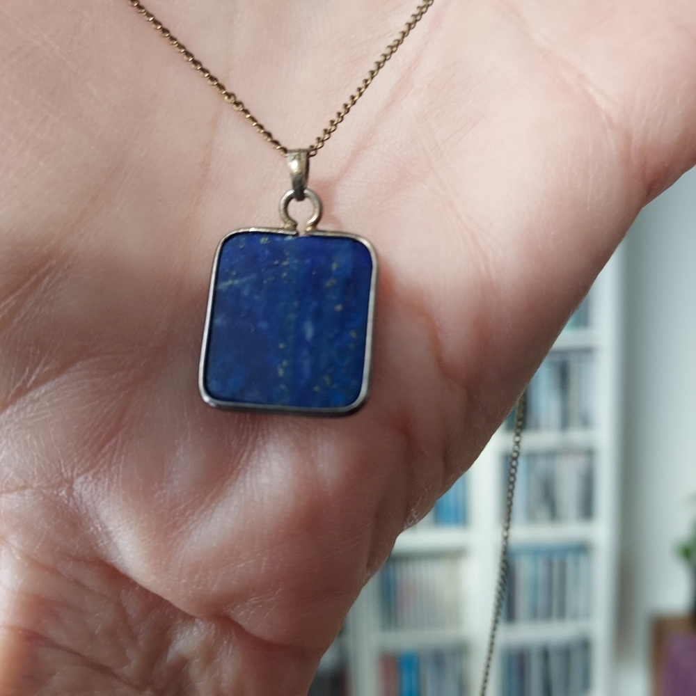 Vintage 1970s Polished Lapis Lazuli Pendant with Gold-tone Chain - Picture 6 of 6